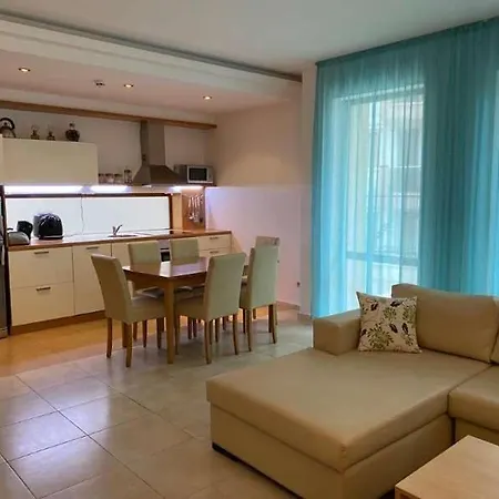 Sunny Villa *