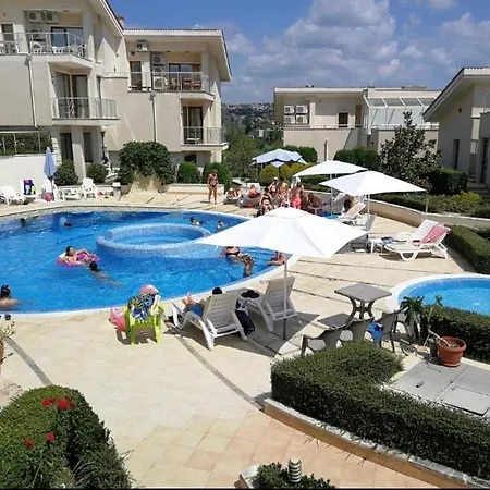Sunny Villa *